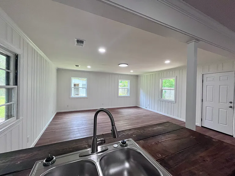 147 Beech St — Photo 18