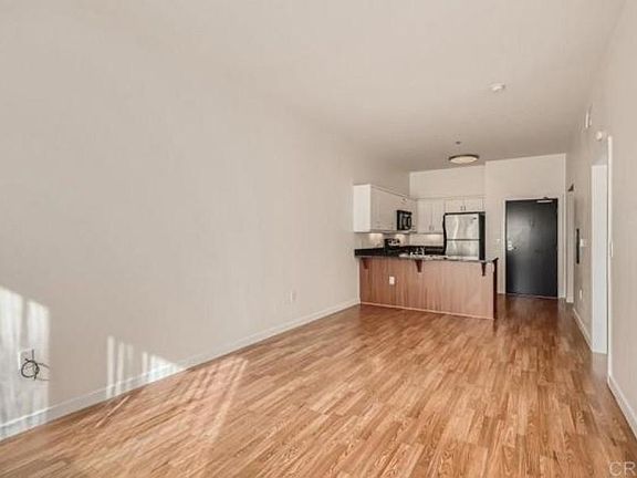 5th image of 889 E Date St E #308