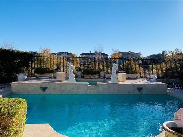 9325 Queen Charlotte Dr