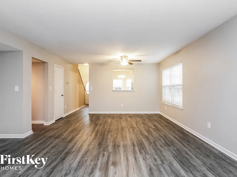 37 Lasalle Ln — Photo 3