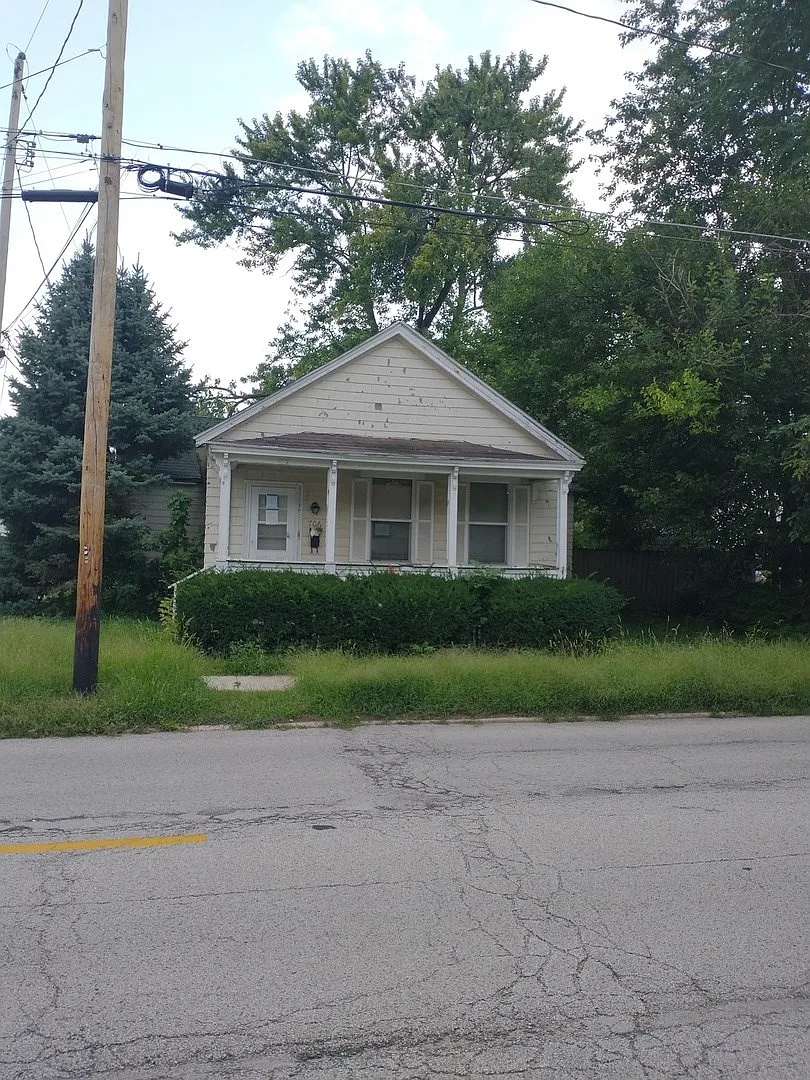 706 W Wood St photo 1