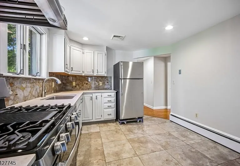 32 Center St — Photo 10