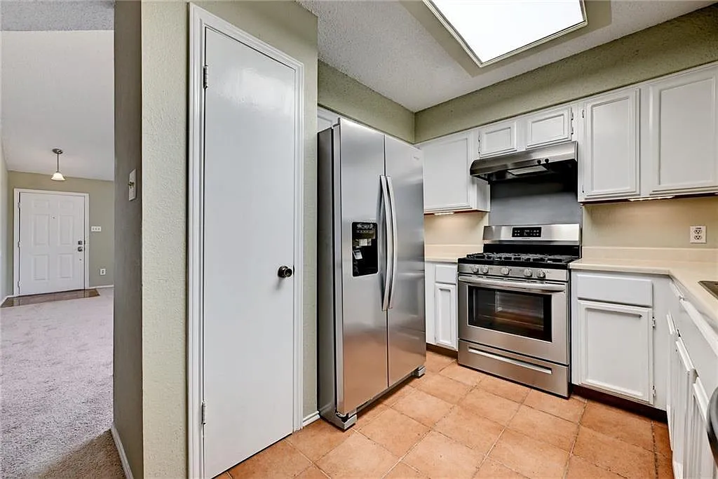 3 bed, 2.5 bath, 1567 sqft, $2,200 — Photo 4