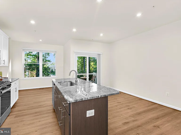 1102 Thomas Trl — Photo 10