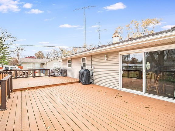 Large tiered Trek Deck