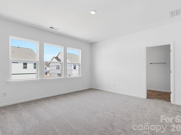 5th image of 3159 Beacon Heights Rd