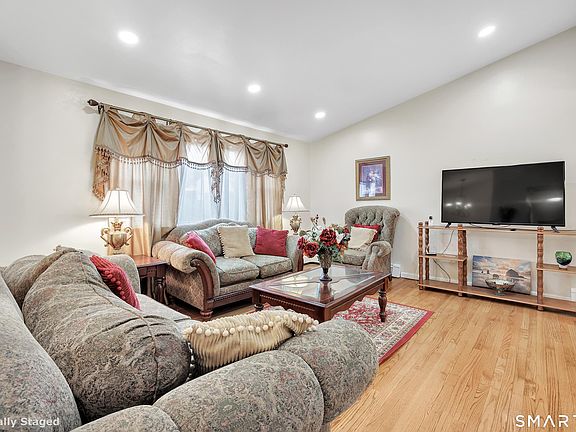 4th image of 7 Three Partners Road