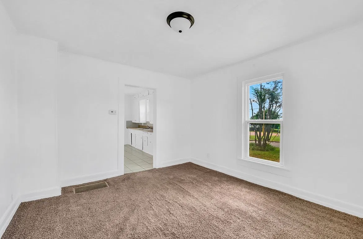 5939 Meandering Rd — Photo 3