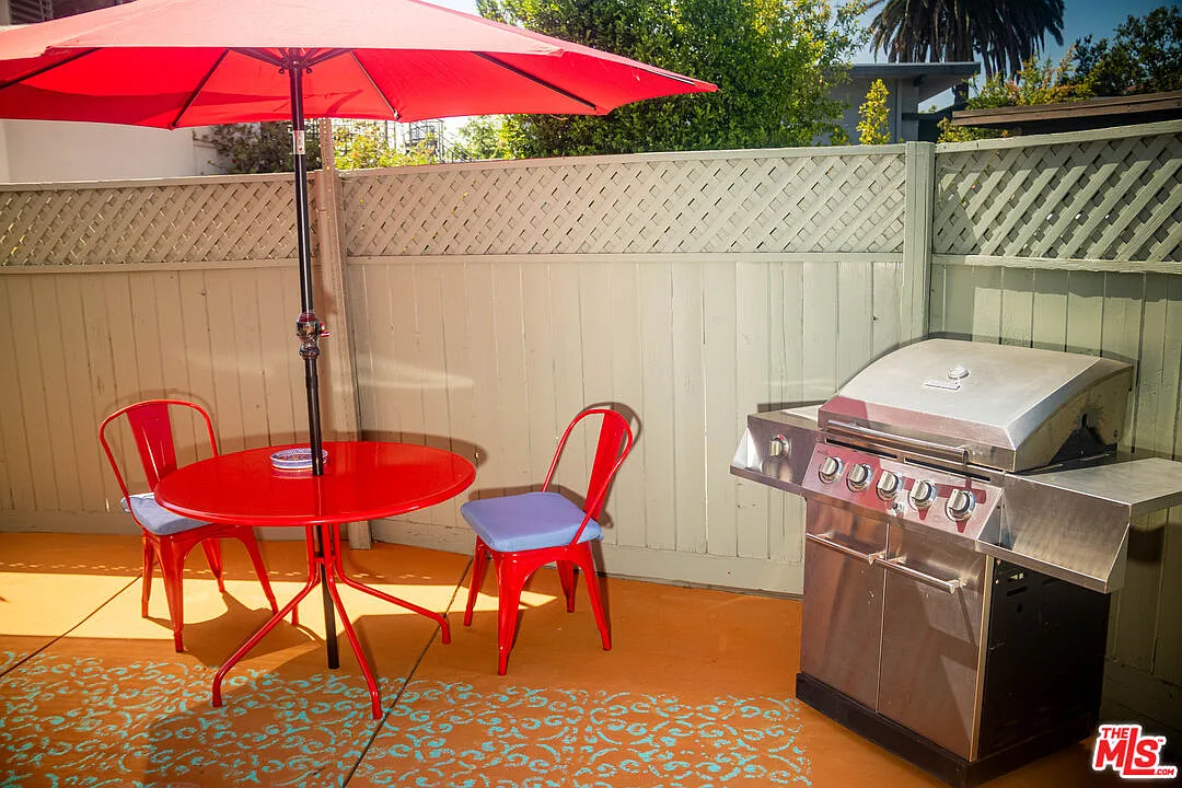 2 bed, 914 sqft, $4,500 — Photo 3