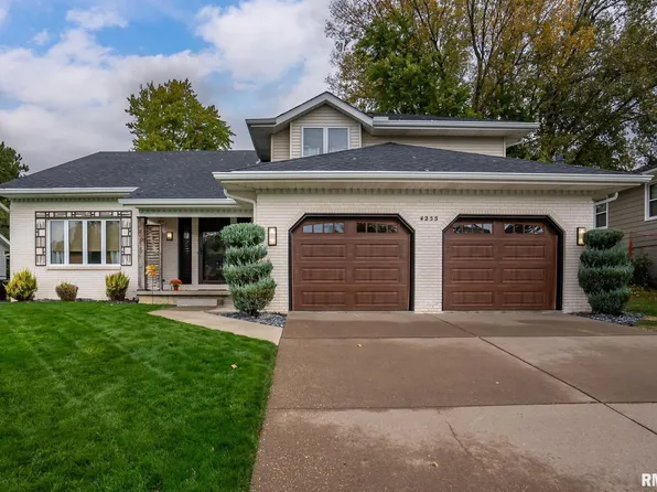 4255 Apple Valley Dr, Bettendorf, IA 52722