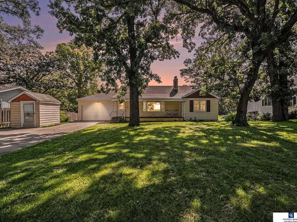 513 Bellevue Blvd N, Bellevue, NE 68005