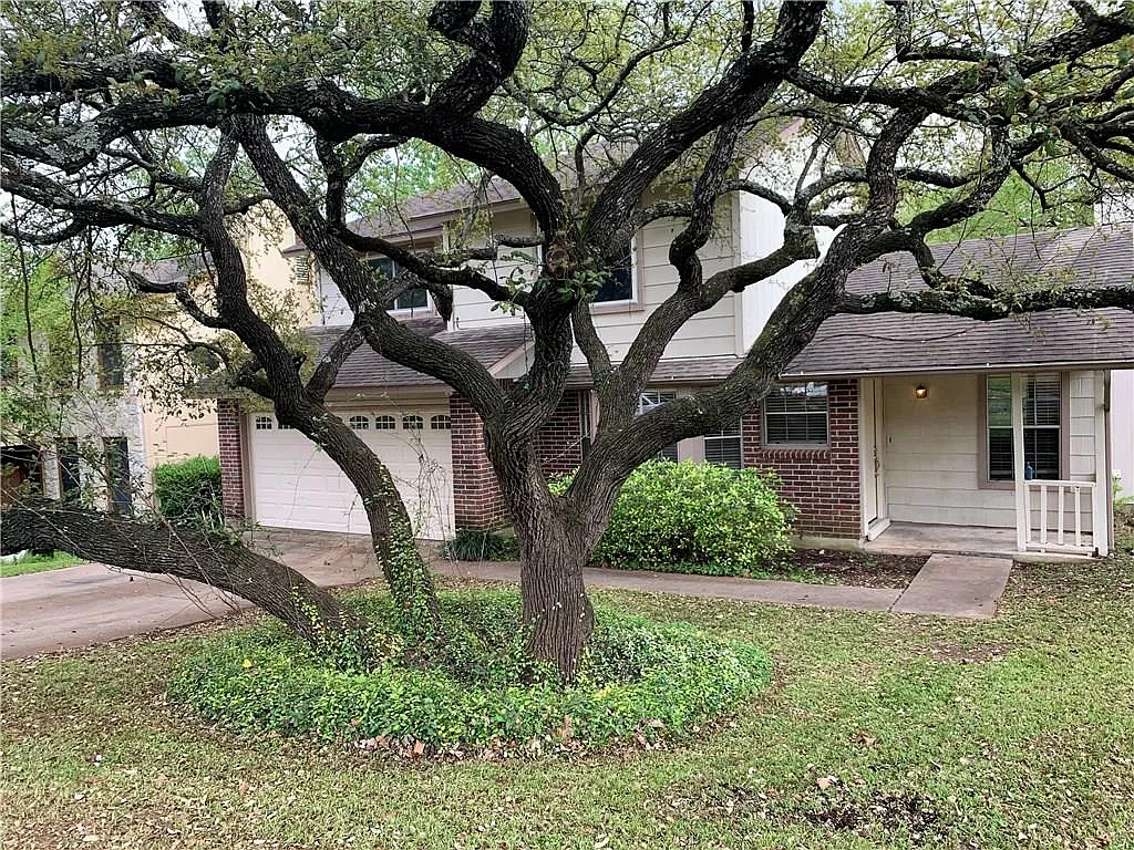 3 bed, 2.5 bath, 1745 sqft, $2,175 — Photo 2