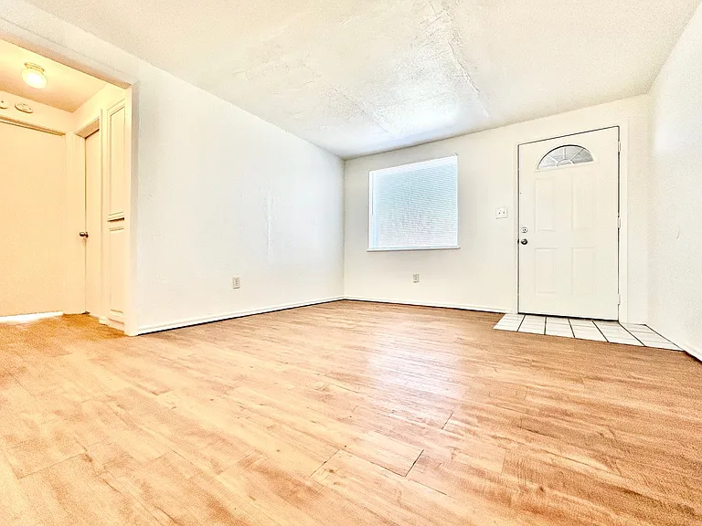 1700 Karen Dr — Photo 5