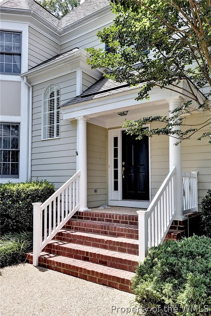 3 bed, 3.0 bath, 2379 sqft, $2,550 — Photo 2