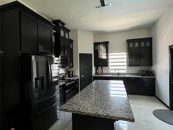 3rd image of 1508 N Optimum Dr