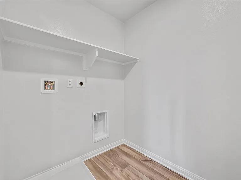 438 Meyer Pl — Photo 13