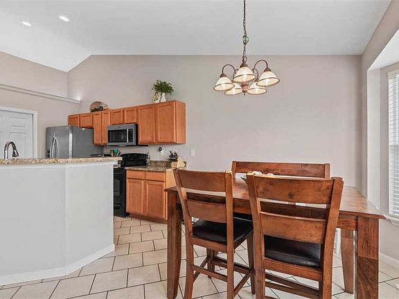 3rd image of 255 Meadow Crest Dr