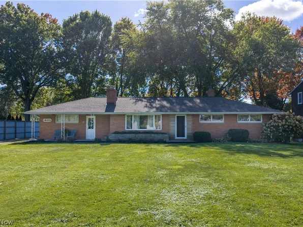 1602 Schneider St NW, North Canton, OH 44720