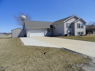 723 N Leona Ln, Forrest, IL 61741