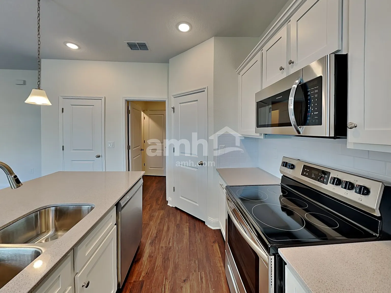 3 bed, 2.5 bath, 1644 sqft, $2,210 — Photo 4