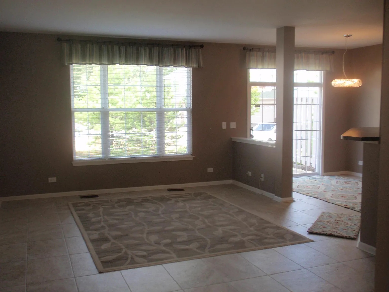 3 bed, 2.5 bath, 1900 sqft, $3,000 — Photo 3