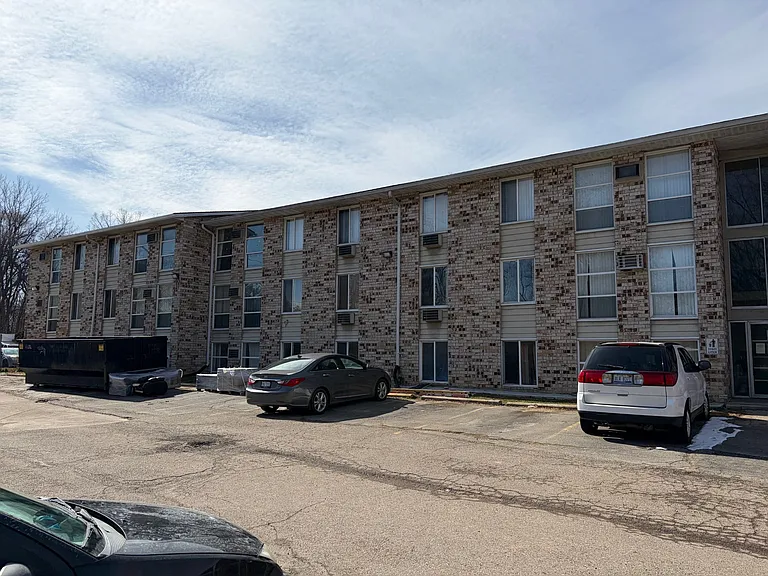 Dolson Arms Apartments — Photo 10