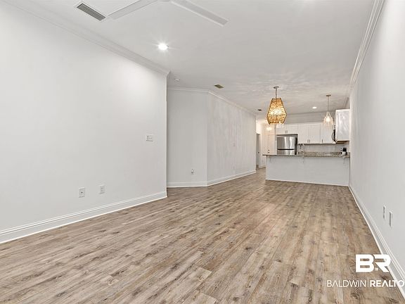 5th image of 2651 S Juniper St Unit 2102
