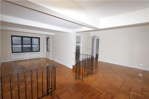 Rented by Siderow Residential Group | media 4