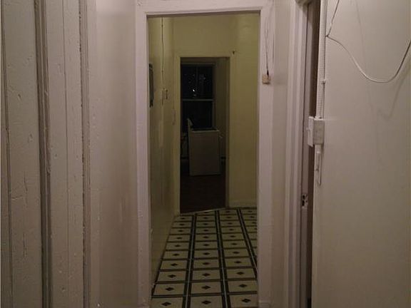 5th image of 1423 30th Dr APT 5R