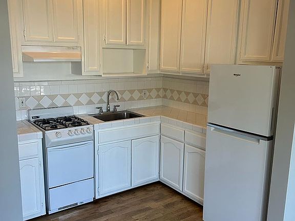 2nd image of 3007 Rowena Ave APT 9