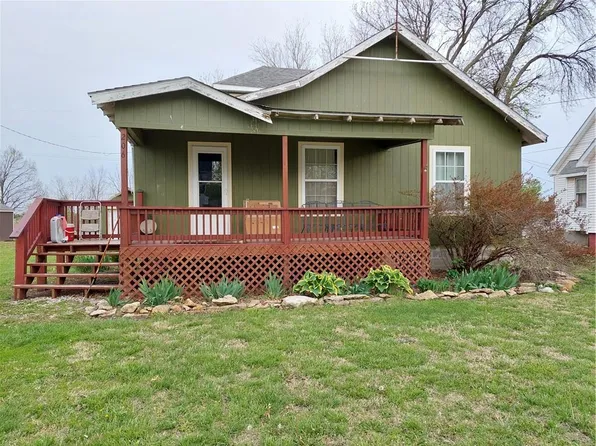 206 W Main St, Hardin, MO 64035