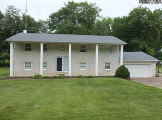 6195 Breezehill Rd SW, East Sparta, OH 44626