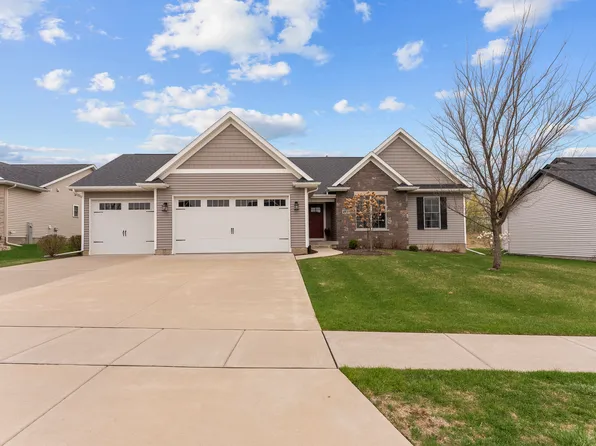 4937 Lakeside Dr, Bettendorf, IA 52722