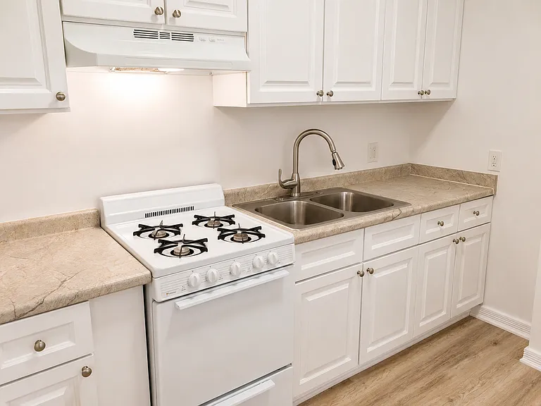 1463 S Sherbourne Dr #B — Photo 4
