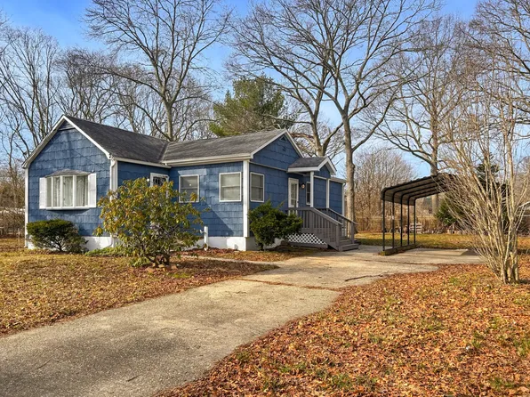 257 Forrest Ave, Shirley, NY 11967