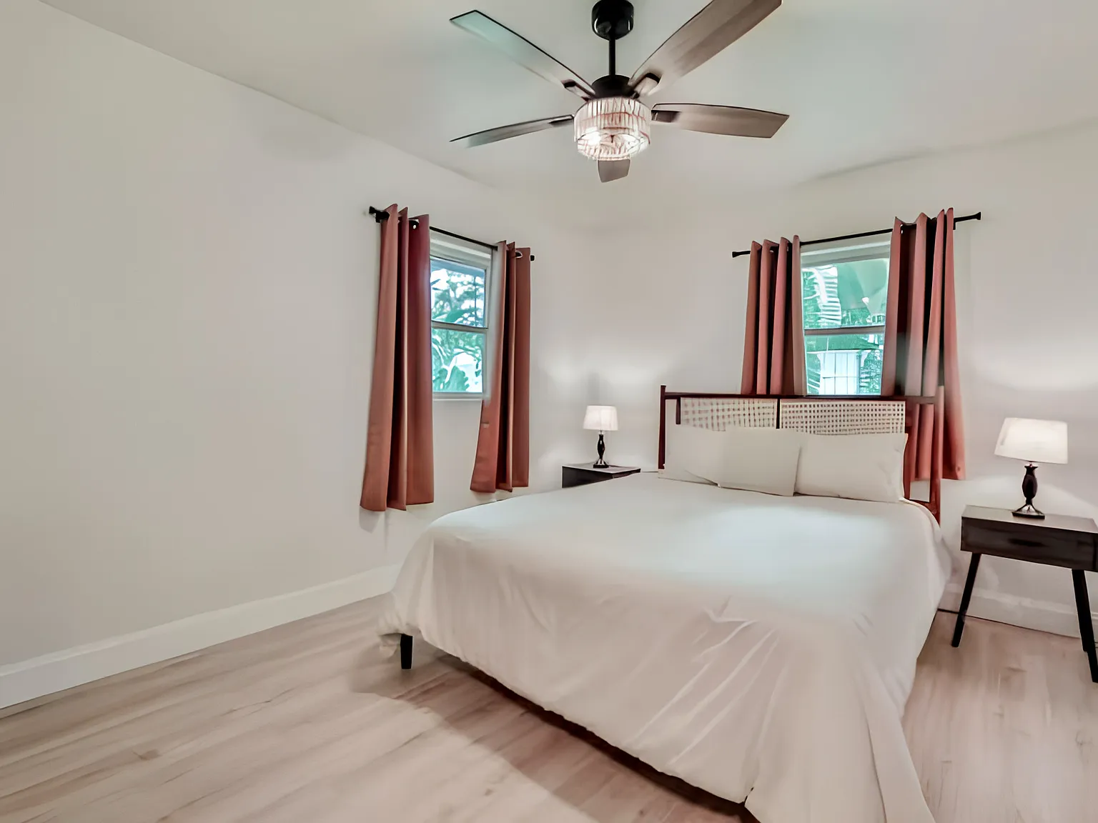 2 bed, 1.0 bath, 800 sqft, $1,819 — Photo 2