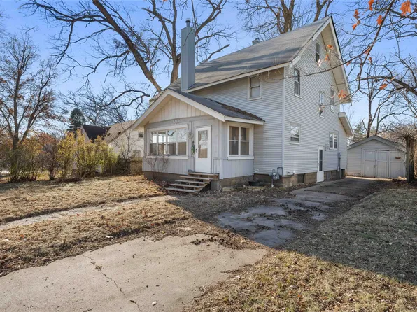 609 Ridgewood Ave, Ames, IA 50010