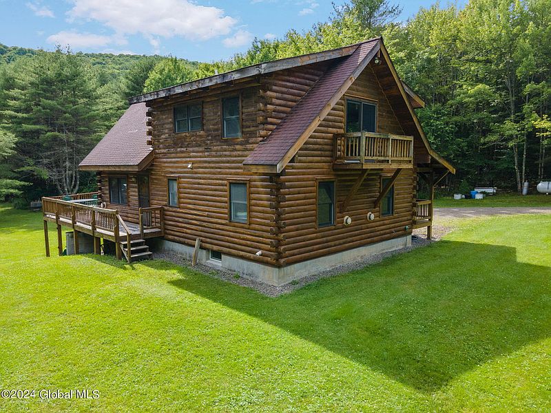 3rd image of 471 Badeau Hill Road