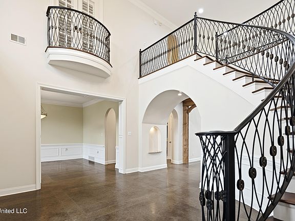 5th image of 2466 Ross Rd