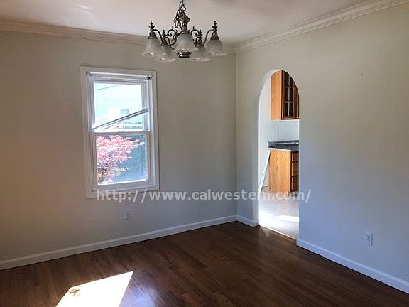 4th image of 992 Patricia Way