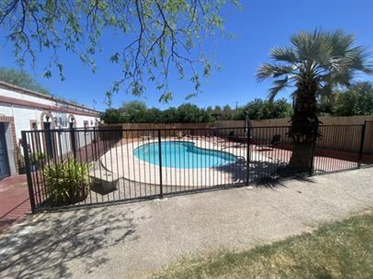 Building Photo - 4119 E Fort Lowell Rd #4