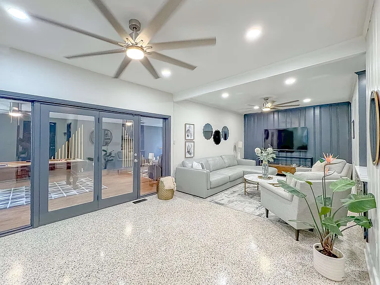 1044 Seminole Dr — Photo 37