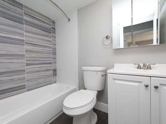 4th image of 300 Parker Ave #45217b823