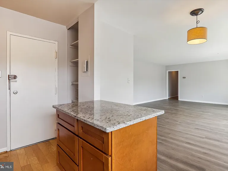 10631 Montrose Ave #M-202 — Photo 17