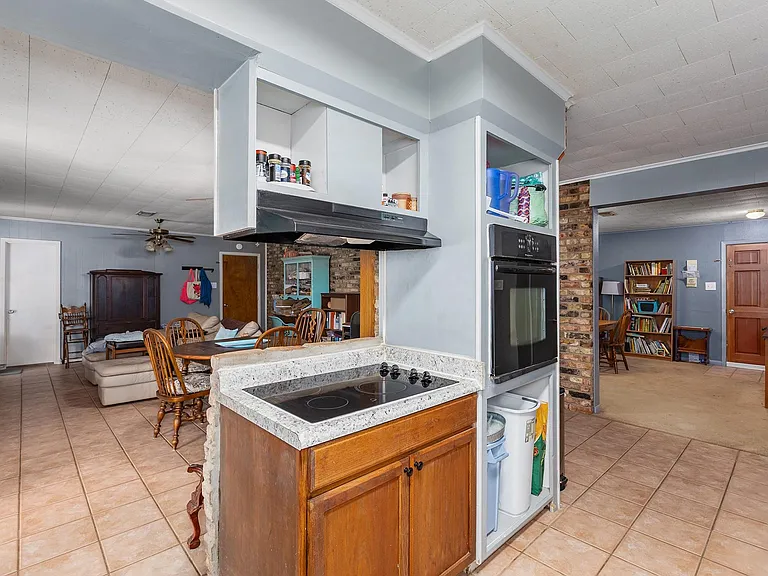 1105 Ada St — Photo 9