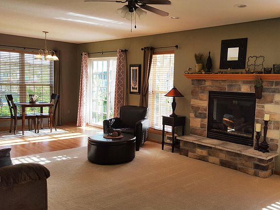 3rd image of 1435 Dovetail Dr