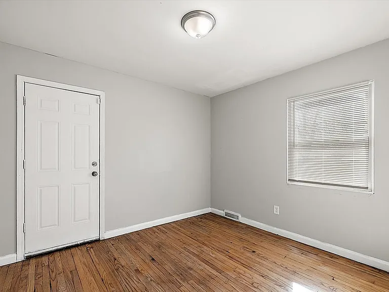 10500 Somerset Ave — Photo 22