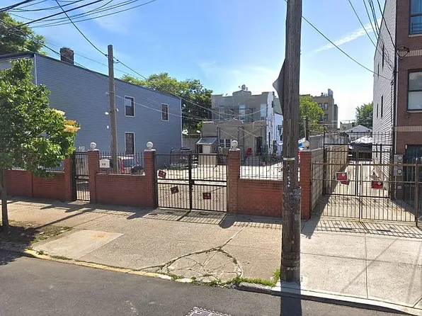 118 Bradford St, Brooklyn, NY 11207