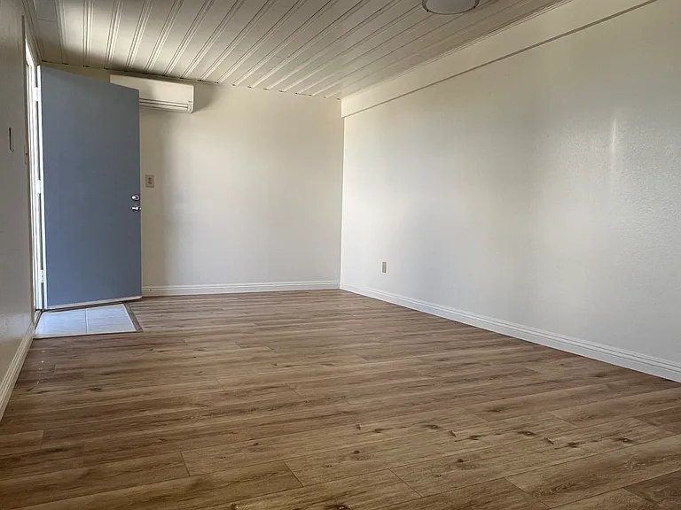 7432 Victoria Ave #A — Photo 11