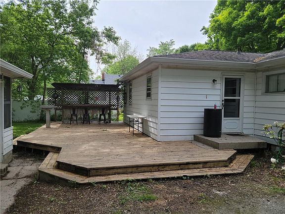 3rd image of 2915 E 71st St